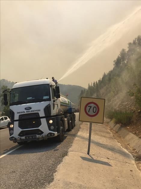 İnegöl Belediyesi Ekibi Yangın Bölgesinde Desteğini Sürdürüyor