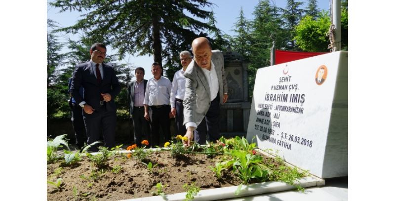 Başkan Bozkurt 15 Temmuz Demokrasi ve Milli Birlik Günü Etkinlikleri Kapsamında Şehitlerimizi ziyarette bulundu.