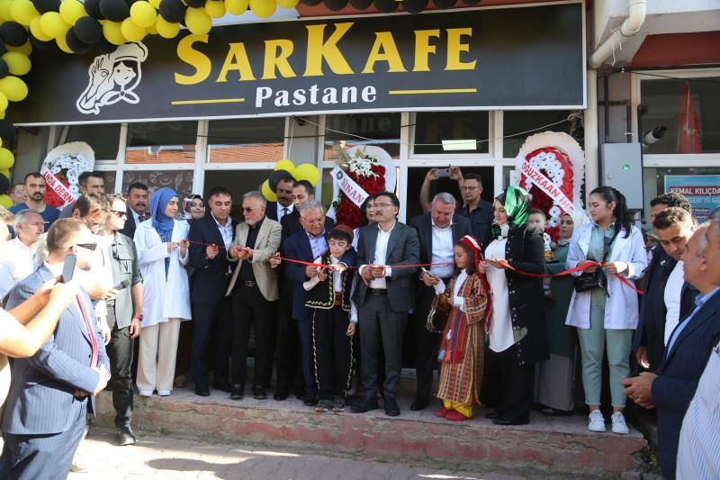 Vali Çiçek ve Başkan Büyükkılıç, Sarkafe Pastanesi ve Kitap Kafe’nin Açılışını Yaptı