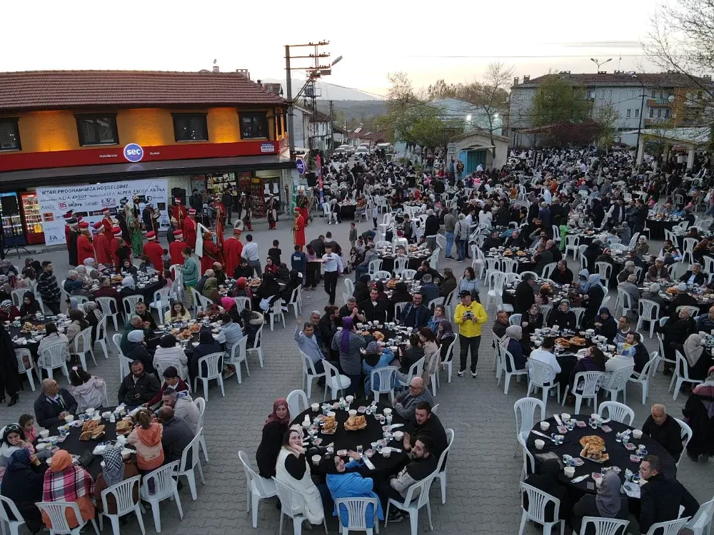 Tahtaköpru mahalllesi gelenek devam etti 2 bin kişilik iftar
