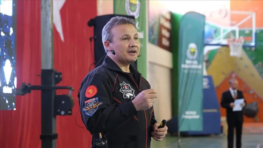 Astronot Alper Gezeravcı İnegöl’de Öğrencilerle Buluştu