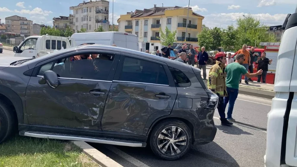 Tır otomobile böyle çarptı