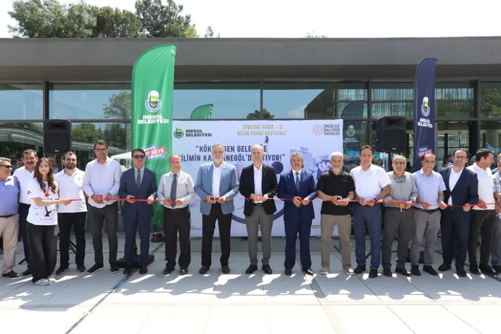 İnegöl Kent Meydanı “TÜBİTAK Bilim Fuarı Festivaline” Ev Sahipliği Yaptı