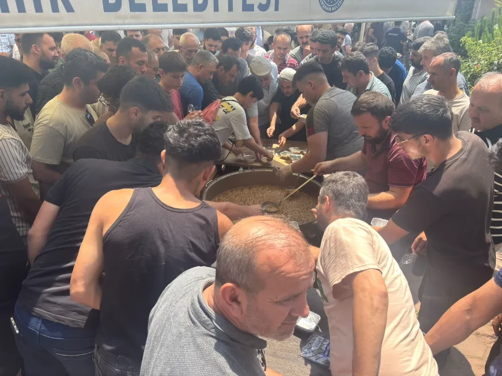 İnegöl Mobilyacılar Odasından Aşure İkramı