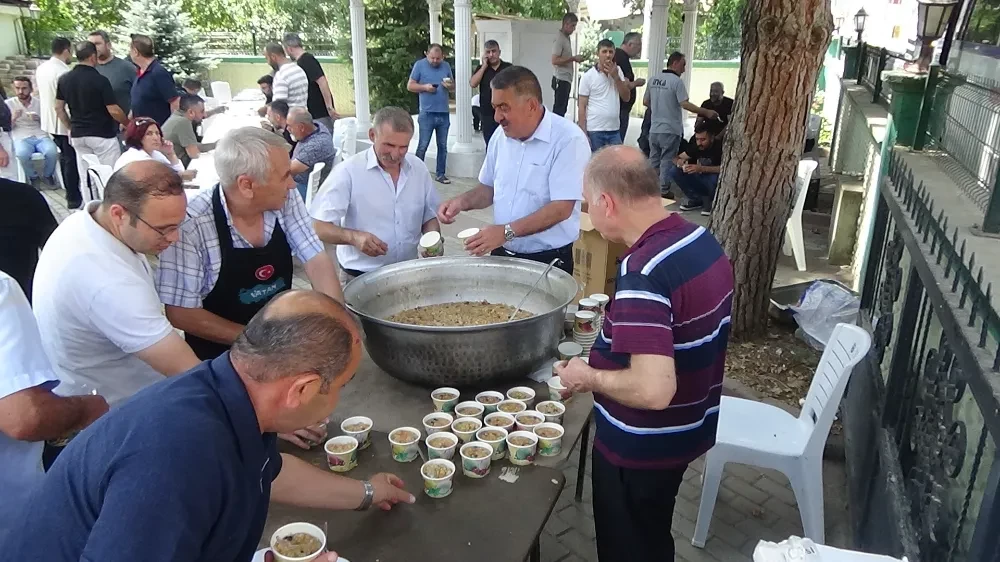 İsaören Mahalle Muhtarlığından aşure ikramı