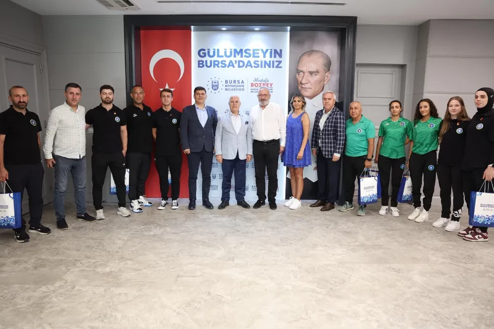 Şampiyon sporculardan Başkan Bozbey’e ziyaret