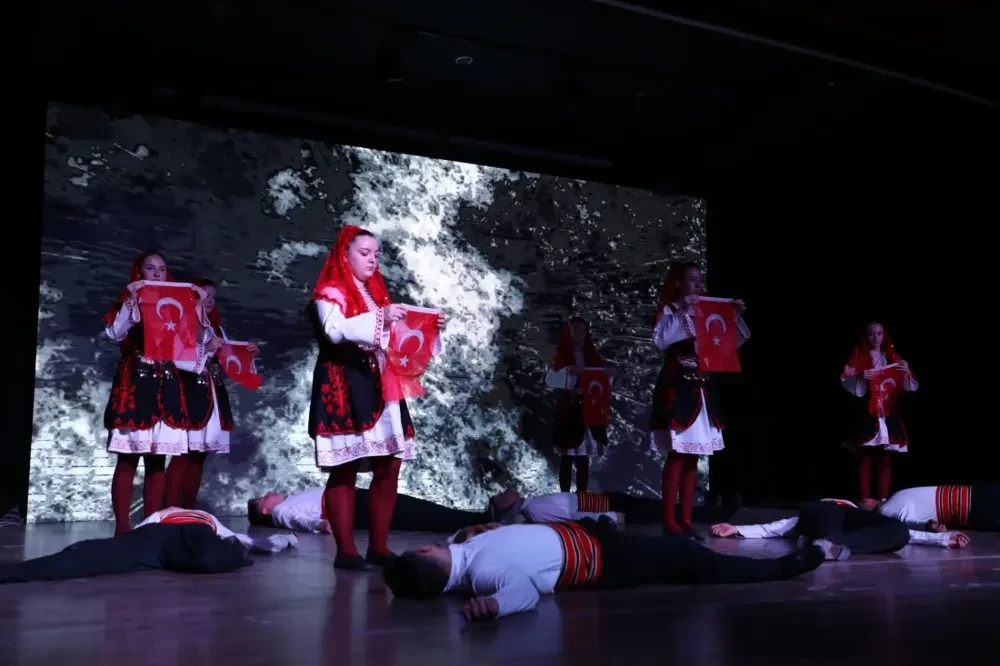 İnegöl’ün Kurtuluşunun 103 Yıllık Hikayesi Sahnede Sergilendi